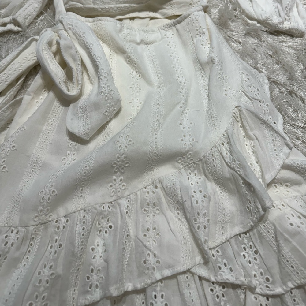 WHITE DRESS - Picture 3 of 4